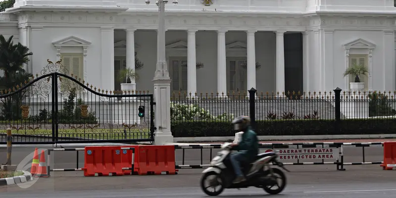 20151124-Buruh Mogok, Kondisi Sekitar Istana Masih Kondusif-Jakarta