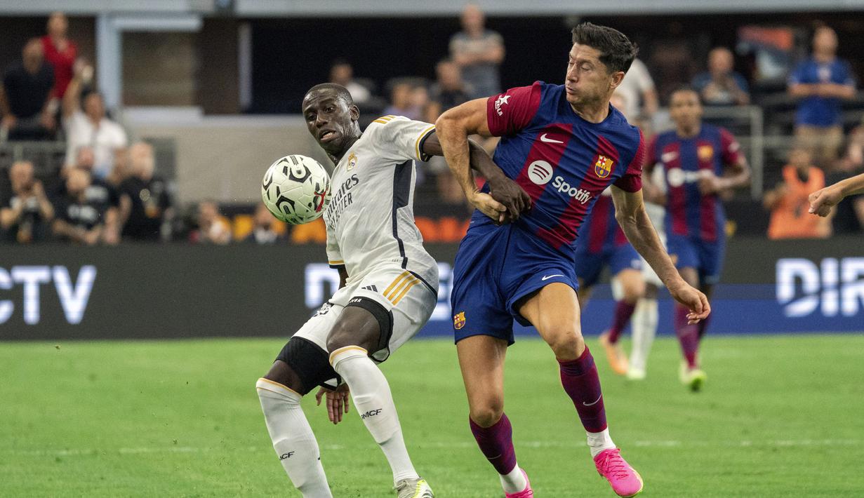 Di sisi lain, Madrid harus menarik keluar Ferland Mendy yang mengalami problem fisik. (AP Photo/Jeffrey McWhorter)