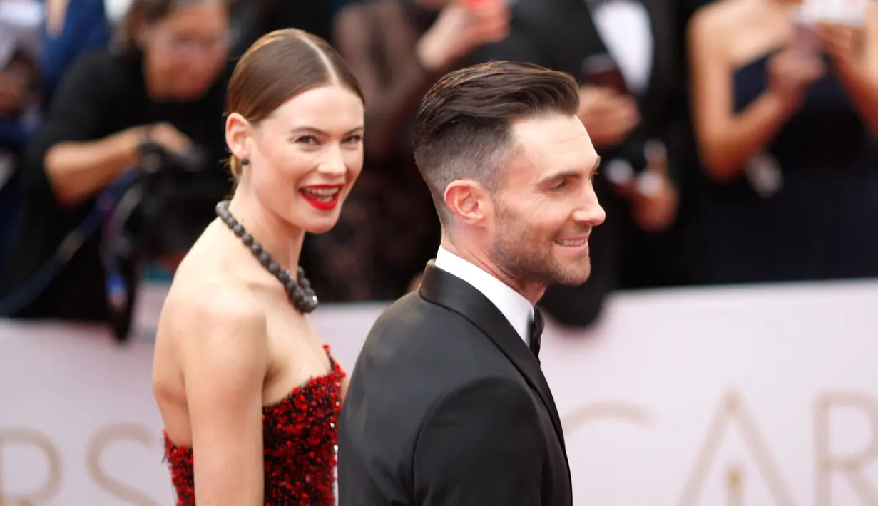 Tak sabar menjadi orang tua, akhirnya Adam Levine dan Behati Prinsloo dikaruniai seorang anak perempuan. Lahir pada hari Rabu (21/9) di California, Amerika Serikat, bayi cantik Adam dan Behati ini diberi nama Dusty Rose Levine. (AFP/Bintang.com)