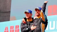 Pebalap Techeetah, Jean-Eric Vergne dan rekan setimnya, Andrea Lotterer, finis satu-dua pada balapan Formule E Santiago, Sabtu (3/2/2018). (Twitter/Santiago)