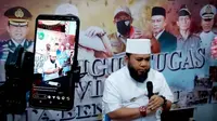 Wali Kota Bengkulu Helmi Hasan melakukan audience live bersama Wali Kota Bogor Bima Arya melalui Aplikasi Instagram. (Liputan6.com/Yuliardi Hardjo)