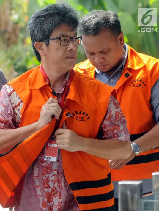 Tersangka Direktur Utama PT Quadra Solution, Anang Sugiana memasuki  Gedung KPK untuk menjalani pemeriksaan lanjutan, Jakarta, Senin (7/5). Anang Sugiana diperiksa terkait kasus korupsi KTP elektronik (E-KTP). (Merdeka.com/Dwi Narwoko)