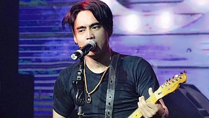 6 Potret Mesra Charly Van Houten dan Istri, Sudah 15 Tahun Menikah