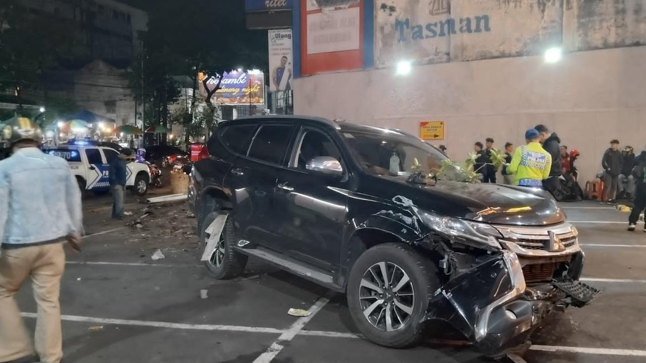 Kronologi Pajero Disopiri Wanita Ugal-ugalan di Jalanan Bandung Tabrak Pagar, Gerobak & Toko