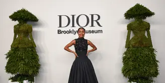 Dior mengundang sederet seleb untuk pembukaan pameran Designer of Dreams di Museum Brooklyn. Mereka memakai Dior Haute Couture dan Dior by Maria Grazia Chiur. (Foto: Dior)