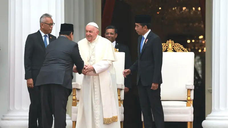 Menteri Pertahanan Republik Indonesia (Menhan RI) sekaligus Presiden terpilih, Prabowo Subianto menjadi salah satu sosok yang turut disapa oleh Paus Fransiskus saat kunjungan di Istana Merdeka, Jakarta, Rabu (4/9/2024) (Tim Media Prabowo Subianto)