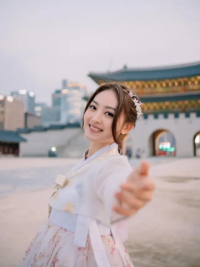 Natasha Wilona menggunakan hanbok (Instagram/natashawilona12)