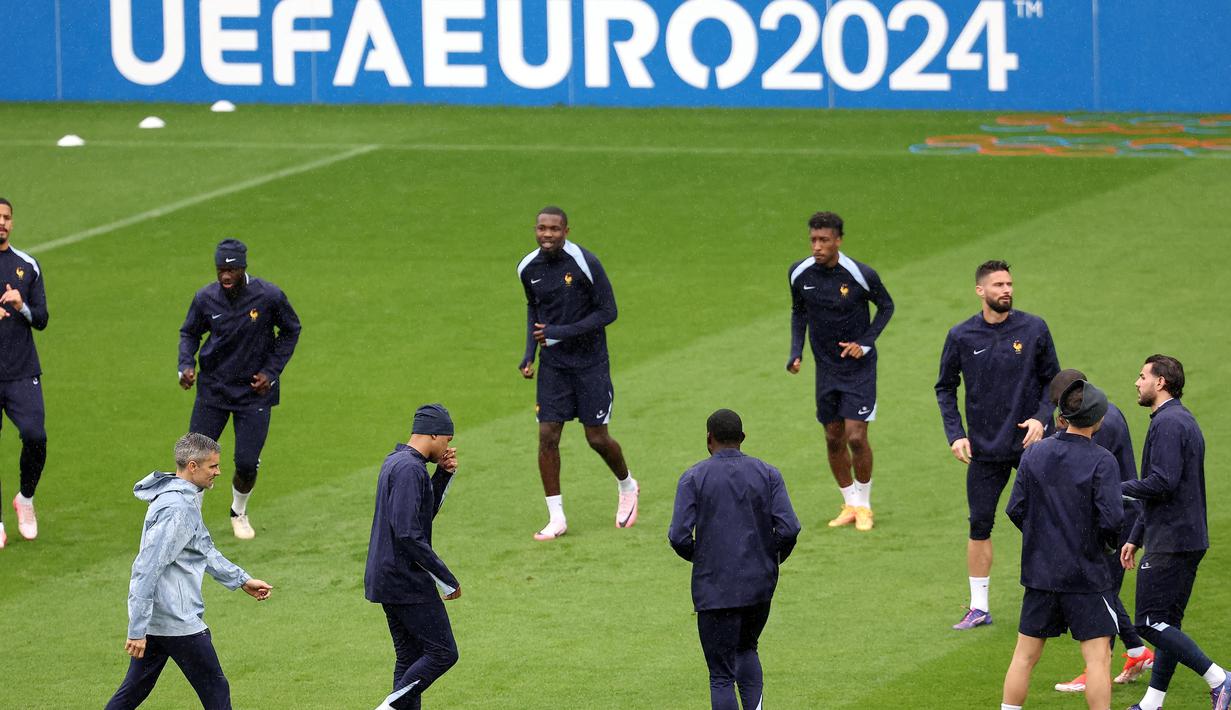 Di grup D Euro 2024, Prancis hanya mencatat satu kemenangan, dua kali seri dan hanya mencetak dua gol. (FRANCK FIFE/AFP)