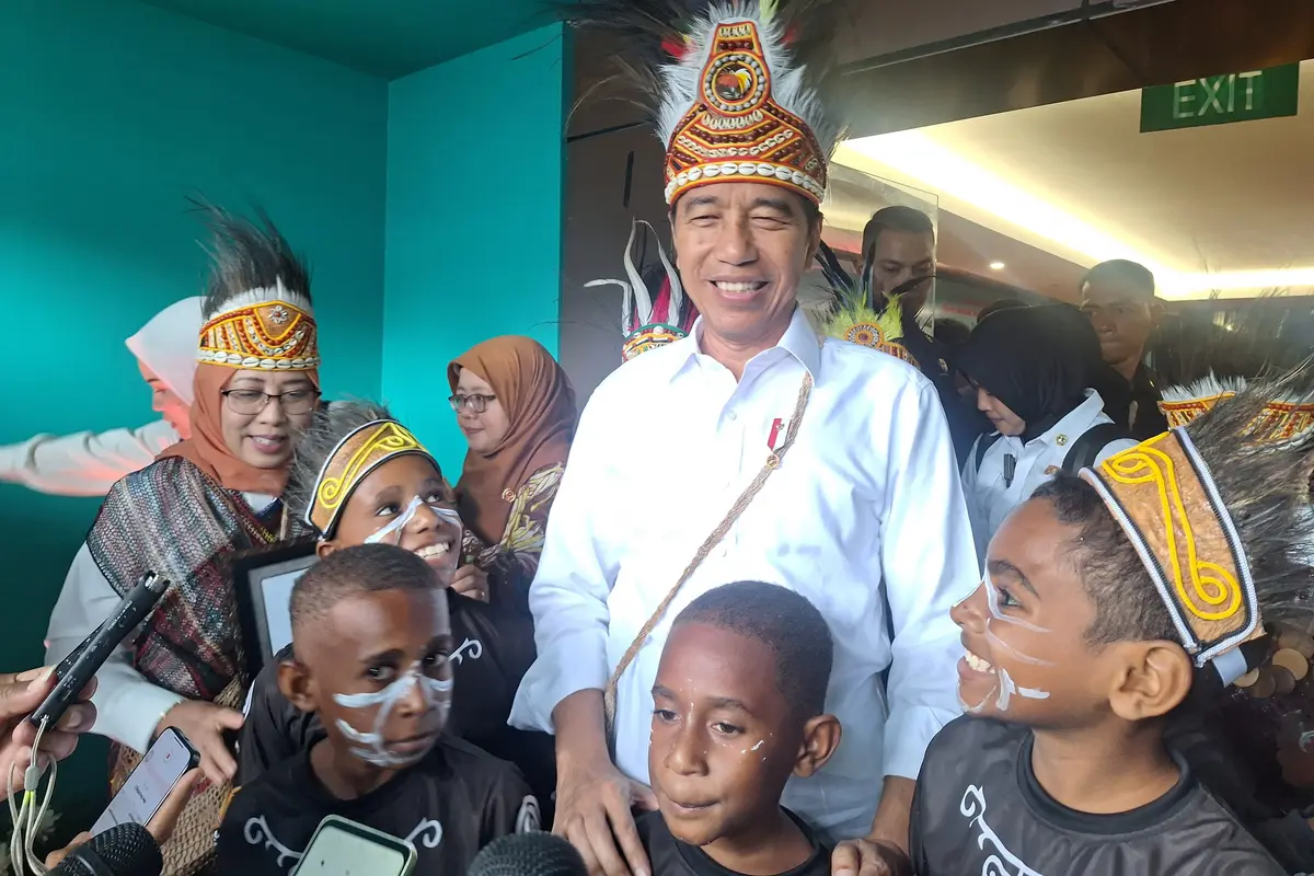 Presiden Jokowi menghadiri peringatan Hari Anak Nasional ke-40 di Istora Papua Bangkit, Kota Jayapura, Provinsi Papua, Selasa (23/7/2024).