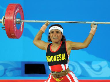 Dunia olahraga Indonesia tengah berduka setelah legenda angkat besi Lisa Rumbewas meninggal dunia. Lisa Rumbewas dikabarkan tutup usia di RSUD Jayapura, Papua, pada Minggu (14/1/2024) sekitar pukul 03.00 WIT. (AFP/Jung Yeon-Je)