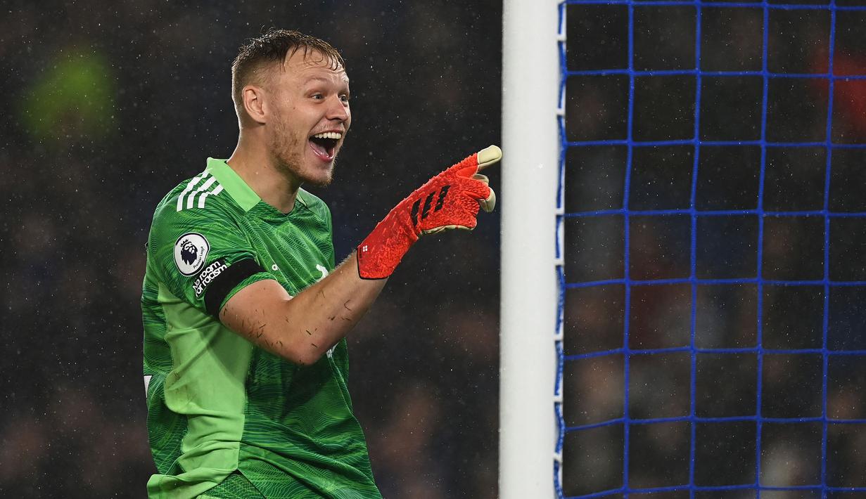 Aaron Ramsdale telah menorehkan tiga clean sheet dan satu kebobolan dalam empat laga di Liga Inggris. Ia didatangkan menuju Arsenal dari Sheffield United yang telah terdegradasi pada musim lalu. (AFP/Glyn Kirk)