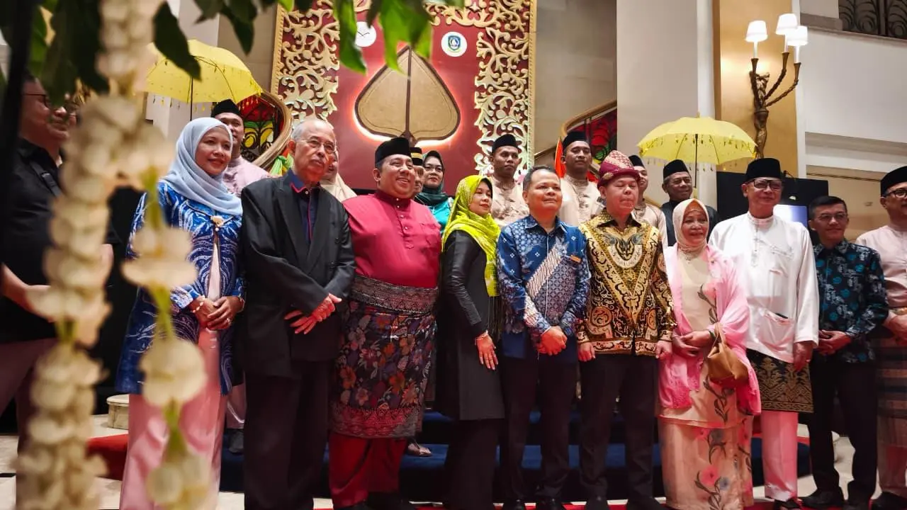 Ketua DPD RI Sultan Bachtiar Najamudin dan Ketua Dunia Melayu Dunia Islam (DMDI) Datuk H. Said Aldi Al Idrus (Istimewa)