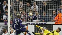 GOL KEMENANGAN - Stefano Okaka menceyak gol kemenangan bagi Tottenham Hotspur ke gawang Anderlecht pada partai ketiga Grup J Europa League, Jumat (23/10/2015) dini hari WIB. ( Reuters / Francois Lenoir )