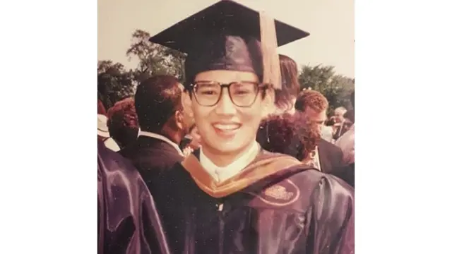 6 Potret Lawas Seleb saat Wisuda, Bikin Kagum