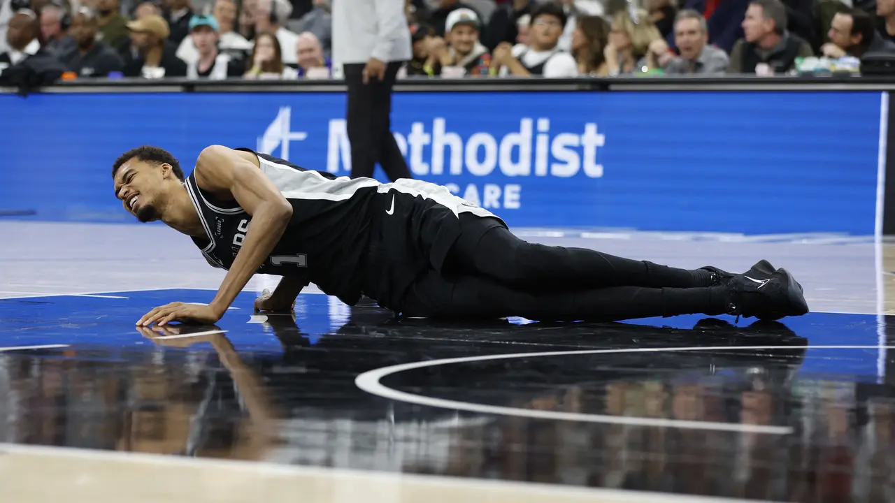 Pemain Spurs Victor Wembanyama cedera di laga terakhir NBA tahun 2025