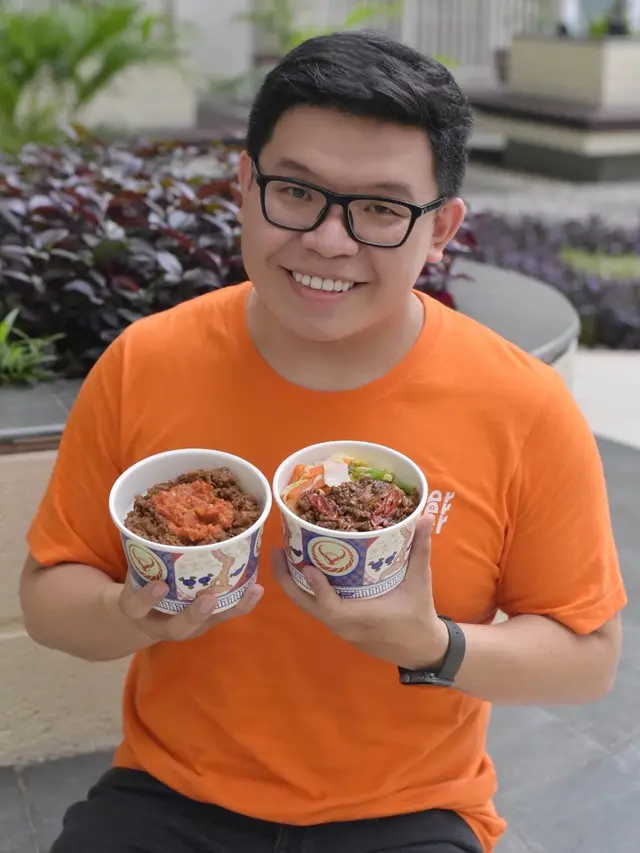 Erwin Putra dikenal juga sebagai Blogger dan juga traveller.