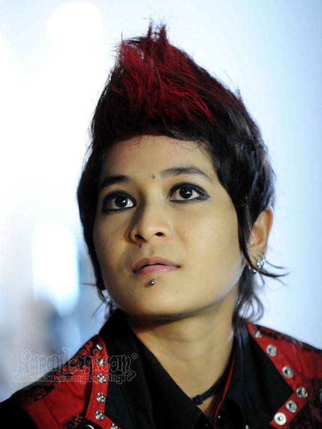 Genap Berusia 34 Tahun, Ini 6 Transformasi Mita The Virgin yang Awet Muda