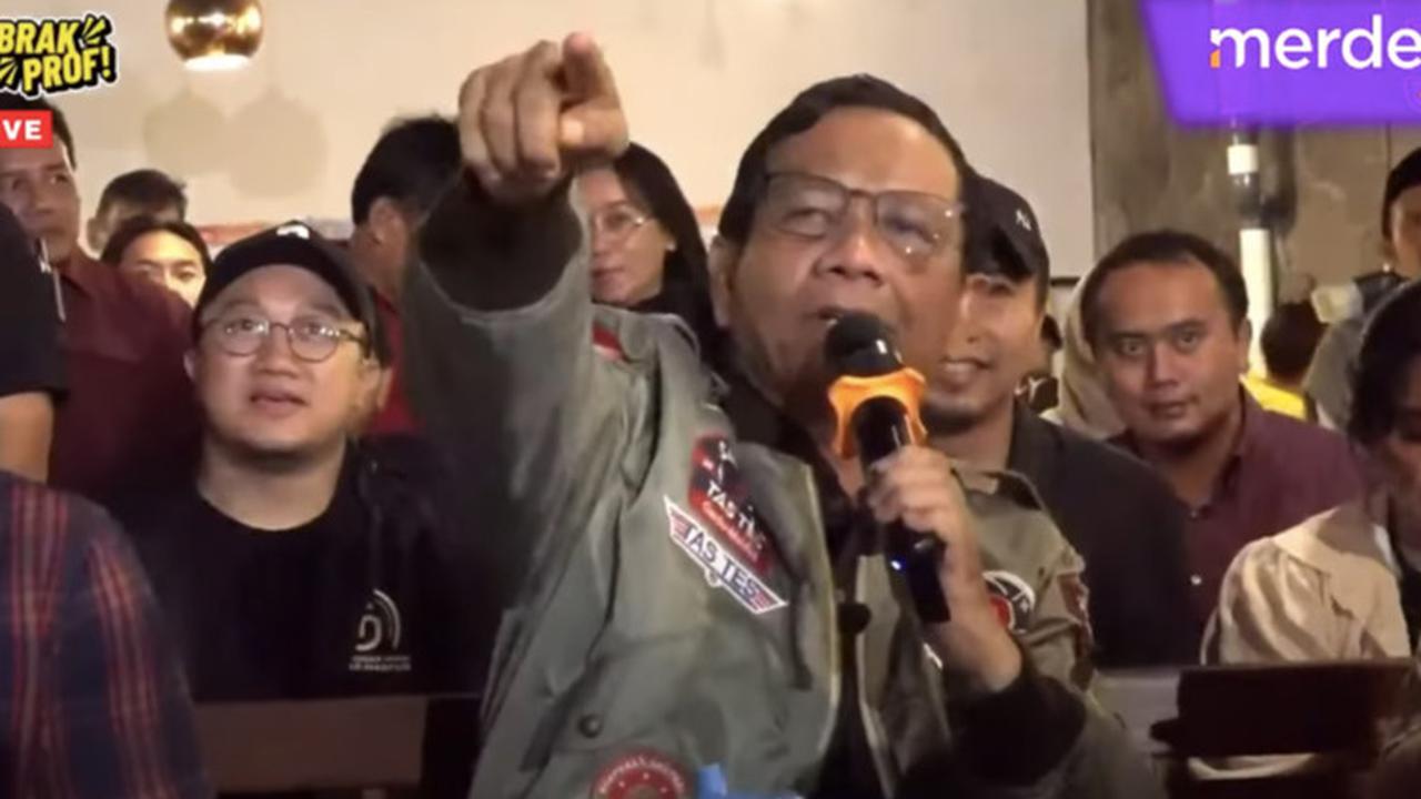 Saat itu, Mahfud hadir melalui program ‘Tabrak Prof’ hingga kemudian sosok Kaljono mampu mengalihkan perhatiannya.<br>