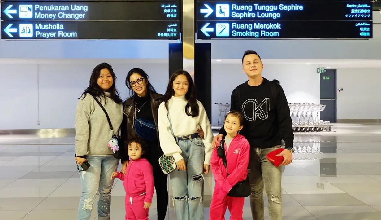 Keluarga Ussy Sulistiawaty dan Andhika Pratama (Instagram/ussypratama)