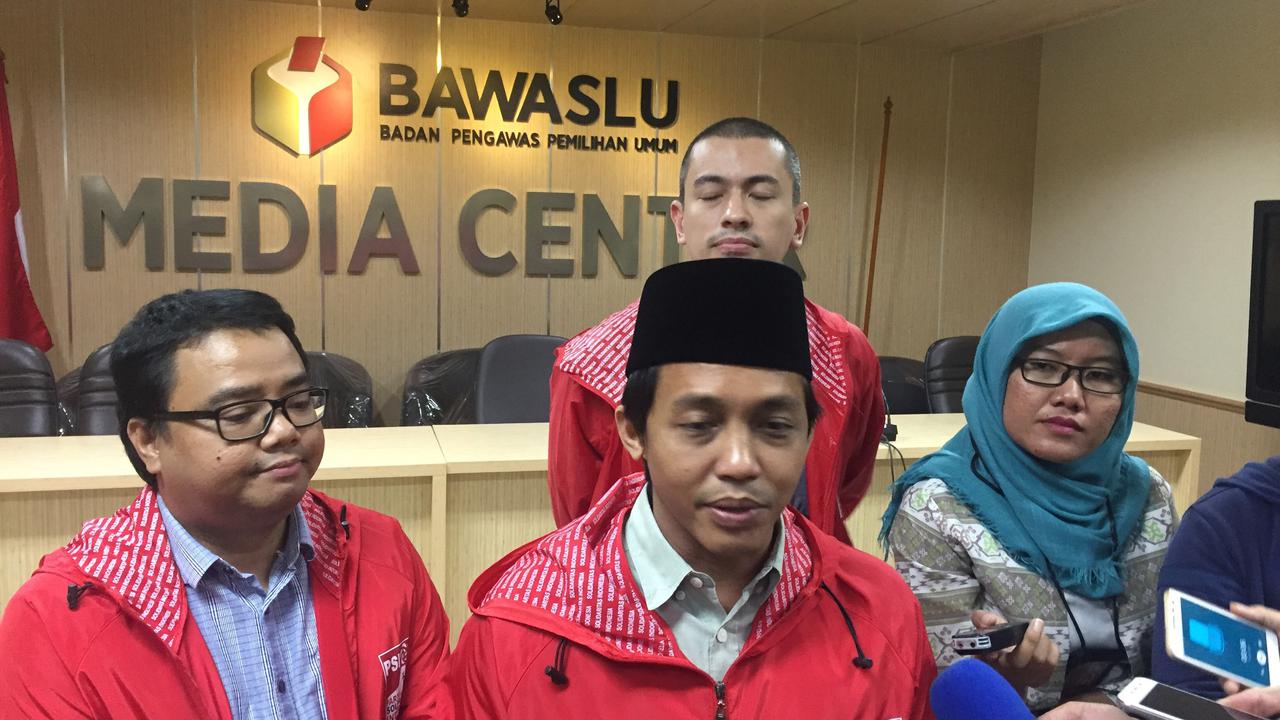 Sekjen PSI Raja Juli Raja Juli Antoni di kantor Badan Pengawas Pemilu (Bawaslu) (Liputan6.com/Muhammad Radityo Priyasmoro)