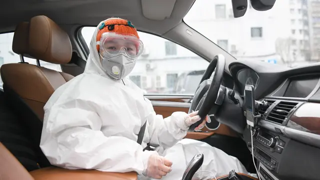 Perjuangan Raincoat Sister Melawan Virus Corona