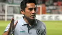 Seto Nurdiyantoro, pelatih PSS di Liga 1 2019. (Bola.com/Vincentius Atmaja)
