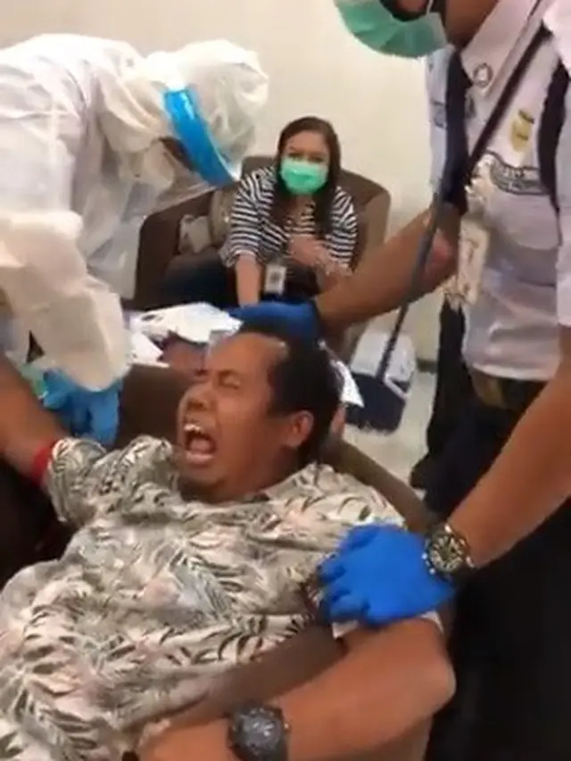 pria takut disuntik