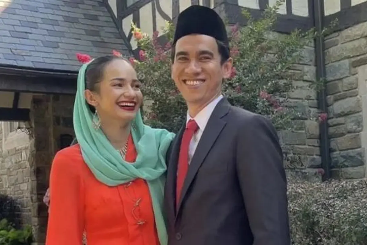 Enzy Storia memukau kenakan kebaya betawi (credit: instagram/enzystoria).