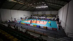 Pemandangan umum pertandingan Jakarta Mandiri Popsivo Polwan melawan Jakarta Pertamina Fastrol pada laga lanjutan PLN Mobile Proliga 2022 di GOR Kawah Candradimuka, Padepokan Voli Jenderal Polisi Kunarto, Bogor, Jumat (14/01/2022). (Bola.com/Bagaskara Lazuardi)