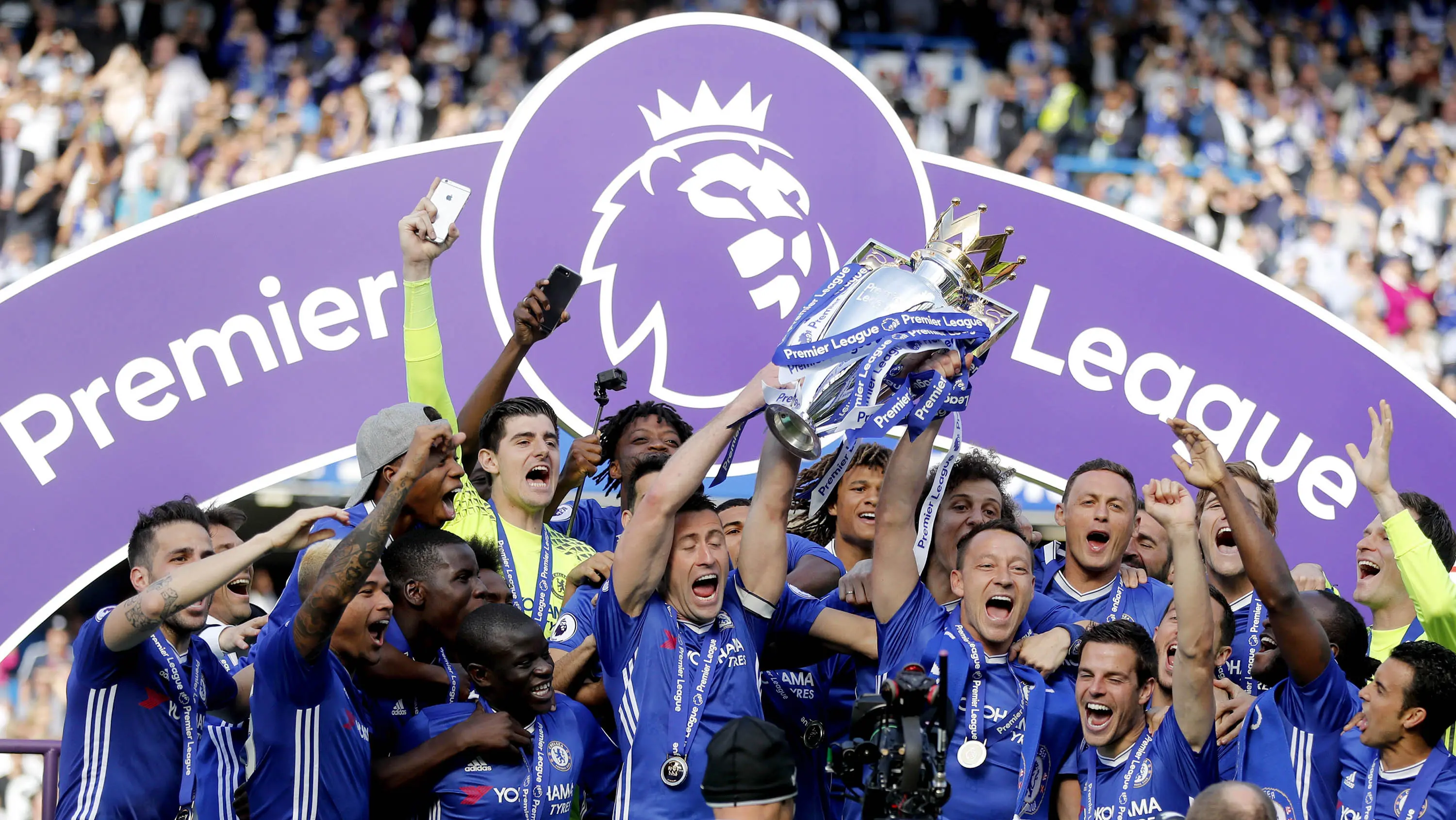 Chelsea juara Liga Inggris 2016/2017 tanpa diganggu kompetisi Eropa. (AP/Frank Augstein)