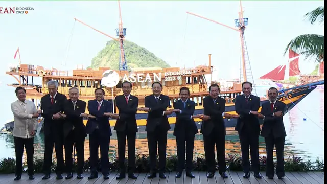 Presiden Joko Widodo atau Jokowi resmi membuka gelaran Konfrensi Tingkat Tinggi (KTT) ke-42 ASEAN di Labuan Bajo, Indonesia.