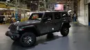 Mobil Jeep Wranglers 2019 yang selesai dibuat terlihat di pabrik perakitan Jeep Chrysler di Toledo, Ohio, AS (16/11). (AP Photo/Carlos Osorio)