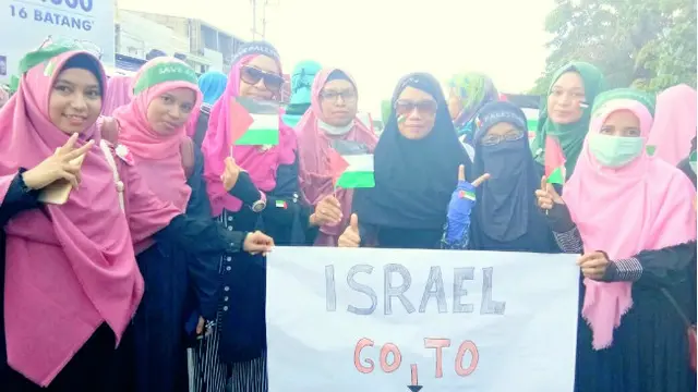Aksi Solidaritas Emak-Emak di Kendari untuk Muslim Palestina
