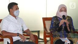Menteri Ketenagakerjaan dan Dirut BPJAMSOSTEK saat berdialog dengan peserta penerima manfaat program JKP di Pasar Kerja Kemnaker, Jakarta (10/03/2022). Program JKP adalah bantalan sosial yang diberikan bagi pekerja yang mengalami PHK dan berkeinginan untuk bekerja kembali.(Liputan6.com/Fery Pradolo)