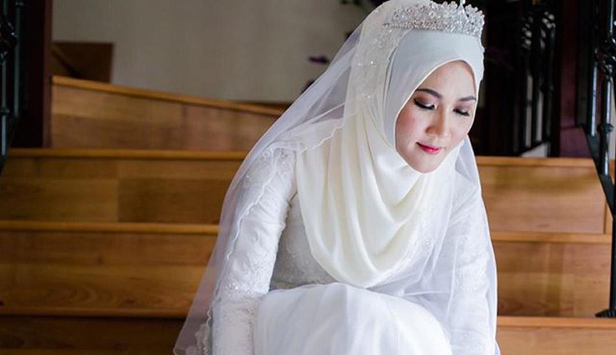 Inspirasi Gaun Pengantin Hijab Warna Putih Cocok Untuk Akad Nikah