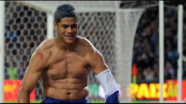Tendangan Hulk Bikin Gawang Jebol