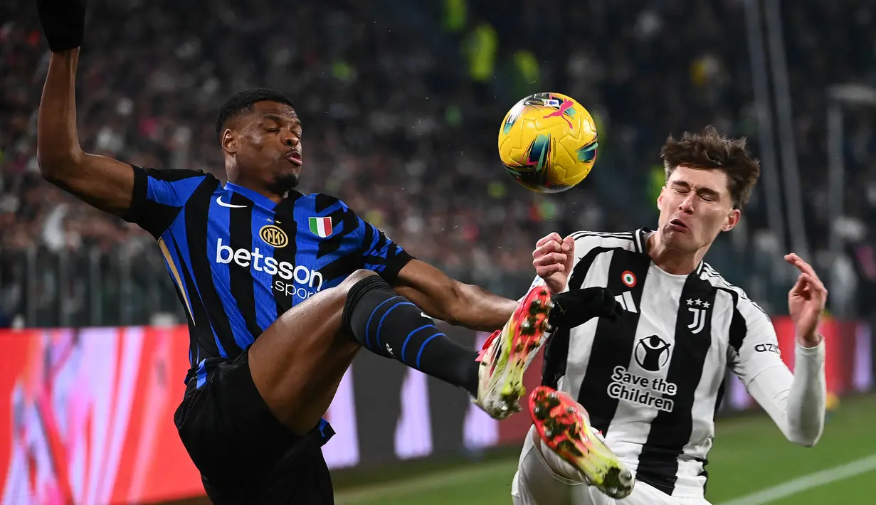 Babak pertama ditutup dengan hasil imbang 0-0. (Isabella BONOTTO/AFP)
