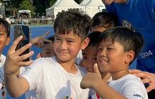 Momen Kocak Rafathar Ajak Dua Legend Sepak Bola Dunia Carles Puyol dan Marco Materazzi Selfie, Netizen Sampai Tertawa Gara-gara ini