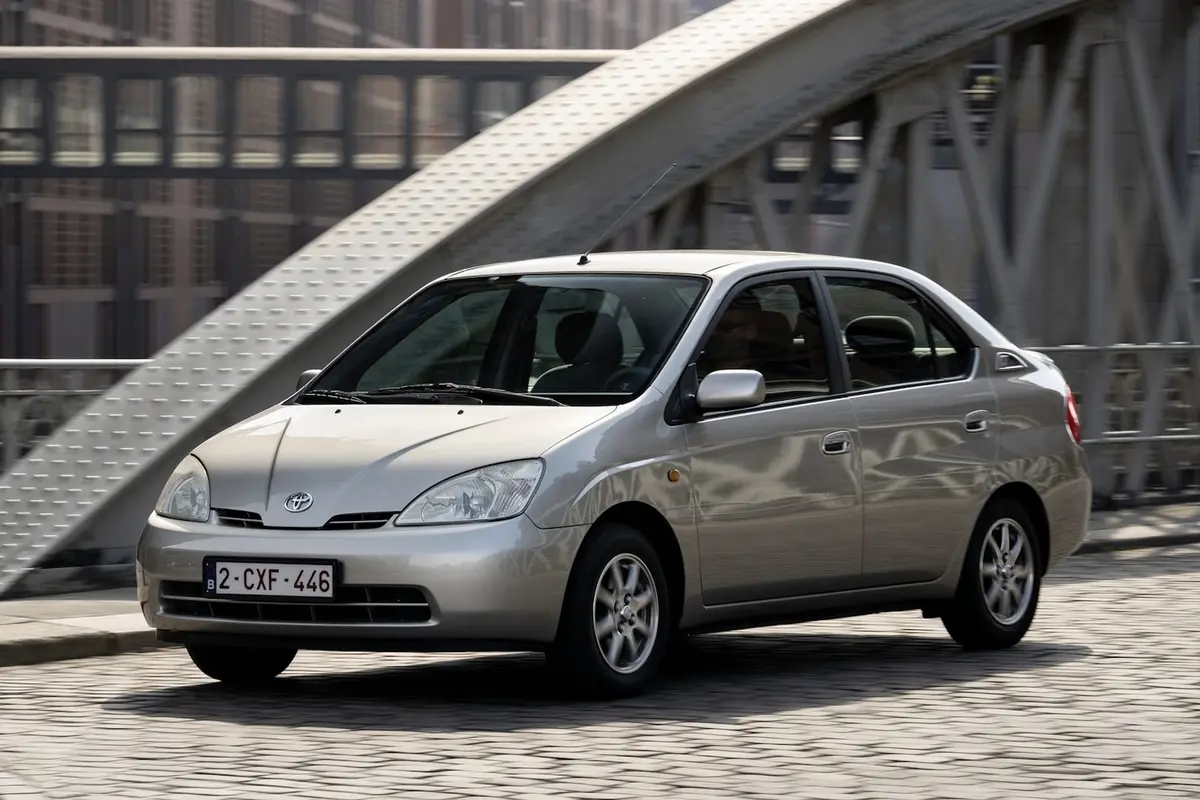 Toyota Prius Generasi Pertama