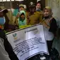 Serah terima bantuan sosial dari Kementrian Sosial untuk mbah Saliyem. (foto: Liputan6.com/kusfitriyah marstyasih)