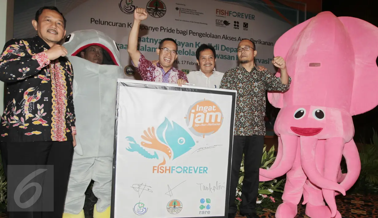 Dirjen Pengelolaan Ruang Laut, KKP, Agus Dermawan, VP RARE Indonesia Taufiq Alimi, Sekretaris Dirjen Konservasi SDA dan Ekosistem Agus Budi Santoso , Ketua Yayasan KNTI Riza Damanik (ki-ka) , Jakarta, (17/2). (Liputan6.com/Faizal Fanani)