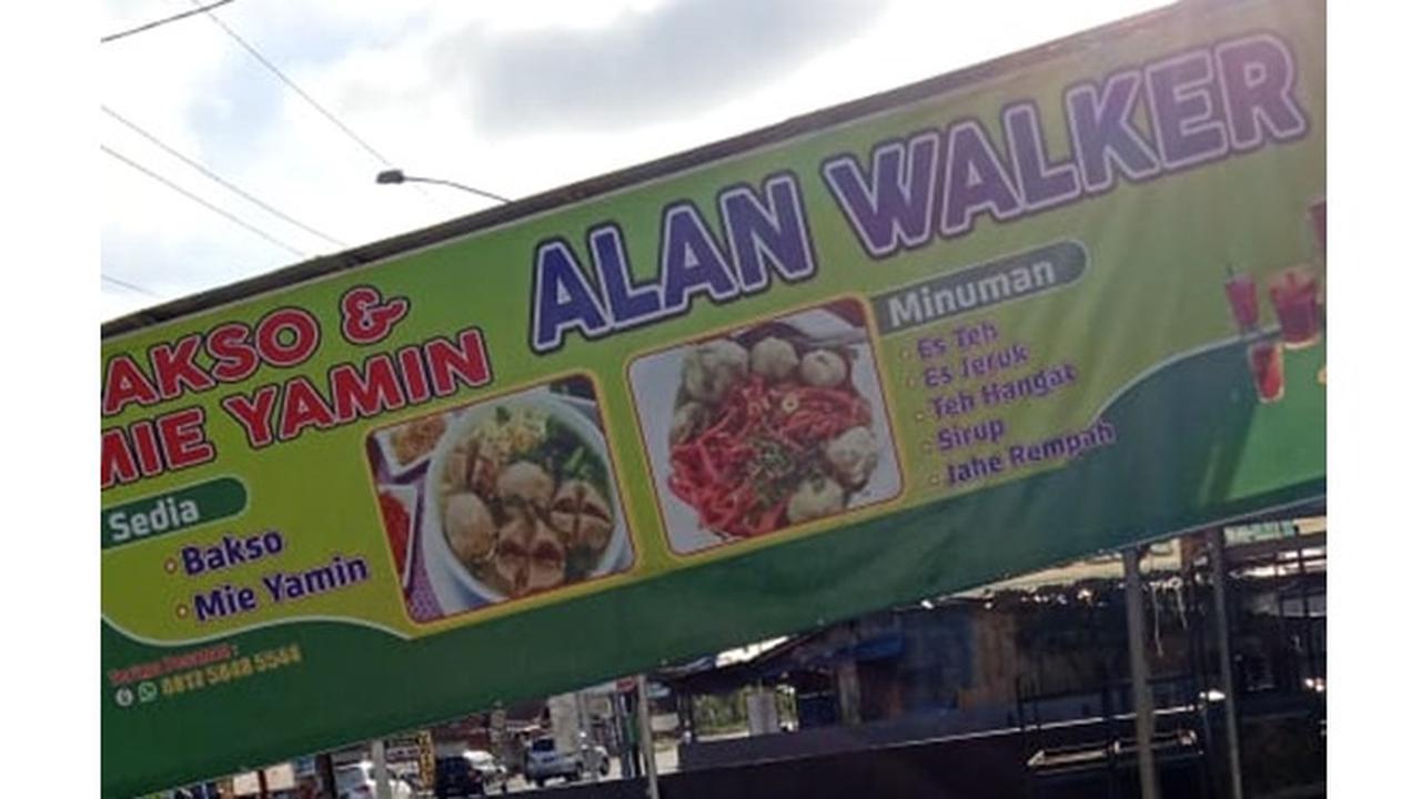 6 Spanduk Jualan Terinspirasi dari Penyanyi Ini Bikin Geleng Kepala