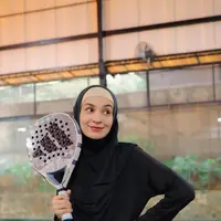 Lihat di sini gaya Shireen Sungkar main padel. [@shireensungkar].