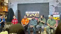 Ramon Y. Tungka dalam acara launching koleksi EIGER TAC. (Dok. Liputan6.com/Dyra Daniera)