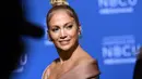 Jennifer Lopez selingkuhi mantan suaminya Chris Judd dengan Ben Affleck pada 2003 lalu. (ANGELA WEISS / AFP)