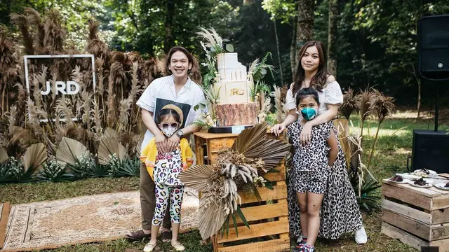 Potret Momen Ulang Tahun Jordi Onsu Ke-28, Bertema Hutan dan Safari. (Sumber: Instagram/jordionsu dan Instagram/frisllyherlind)