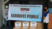 Penyerahan donasi roti kepada perwakilan Nutrisi Garda Terdepan Jumat, (17/42020) di Jakarta. (Foto:Sari Roti)