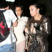 Kim Kardashian ditabrak seorang pria tak dikenal di Los Angeles. (via. Dailymail)