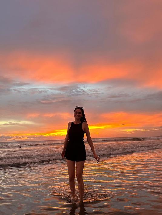 Saking takjubnya penggemar melihat unggahan Syifa ini bahkan menyebut artis idolanya bak seorang bidadari. (Liputan6.com/IG/@syifahadju)