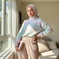 Ilustrasi Padu Padan Sweater + Celana Kulot (Created by AI)